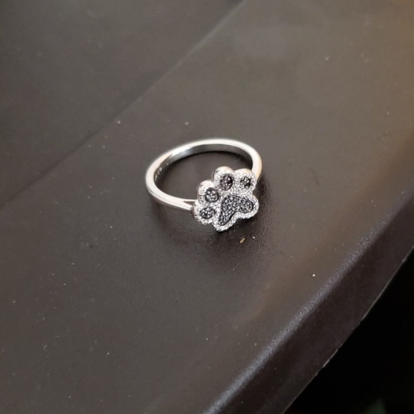 Ring - Picture 2 of 5